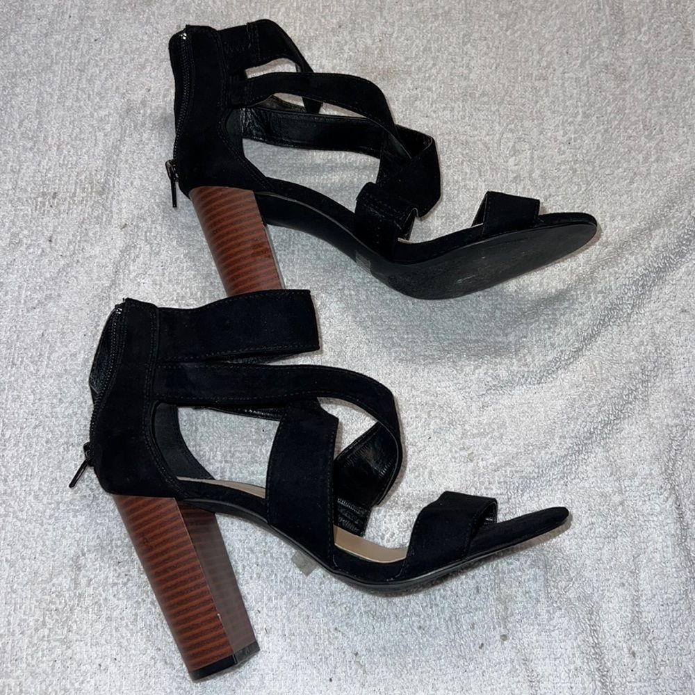 Penny loves Kenny heels